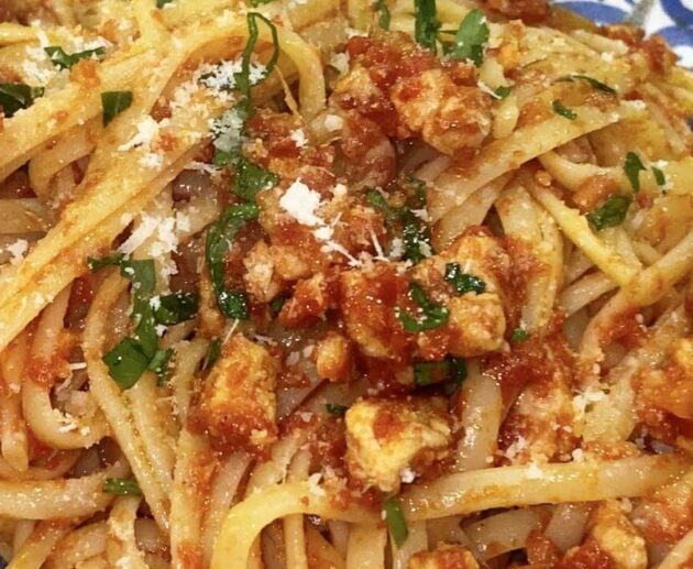 Pasta con ragù di fettine di lonza di maiale